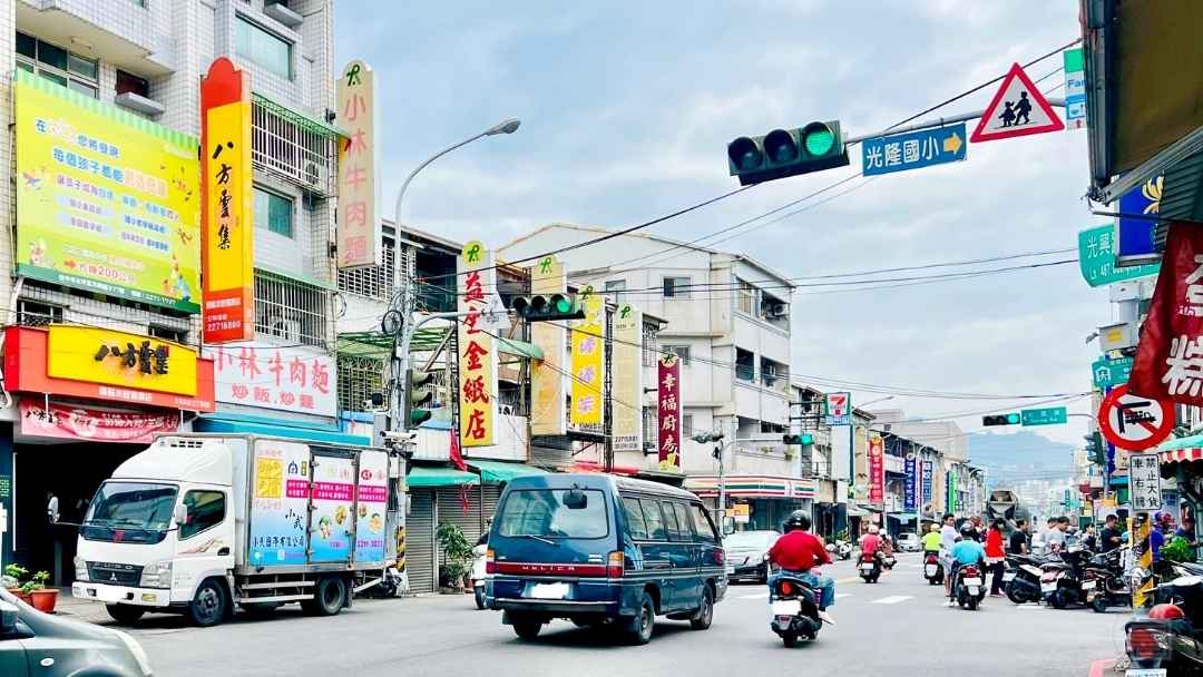 2025最新台中太平區介紹|帶你認識生活機能圈|人口成長為台中第四大|房市潛力大爆發帶動房價走勢未來發展【區域介紹|台中太平買房賣房|太平區房仲】 41 光興路生活圈街景太平區商圈分布圖區域介紹認識台中太平新光重劃區房價走勢人口成長房市潛力台中太平買屋賣屋買房賣房房仲推薦買房新手村吳書惟