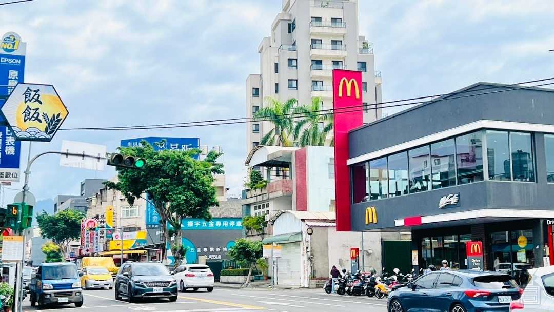 2025最新台中太平區介紹|帶你認識生活機能圈|人口成長為台中第四大|房市潛力大爆發帶動房價走勢未來發展【區域介紹|台中太平買房賣房|太平區房仲】 22 太平區中山路麥當勞樹孝商區星巴克優衣庫生活圈太平區商圈分布圖區域介紹認識台中太平新光重劃區房價走勢人口成長房市潛力台中太平買屋賣屋買房賣房房仲推薦買房新手村吳書惟